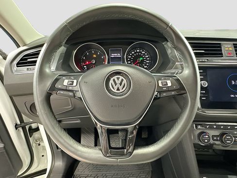 Used 2020 Volkswagen Tiguan SE w/ 3rd Row Seat Package AWD/4WD image 14
