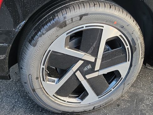 New 2026 Hyundai Ioniq 9 Limited AWD/4WD image 3