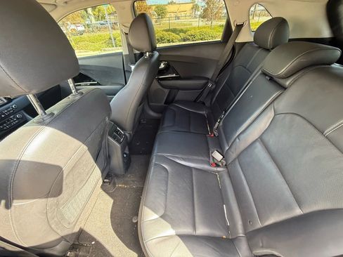 Used 2018 Kia Niro EX w/ EX Premium Package image 9