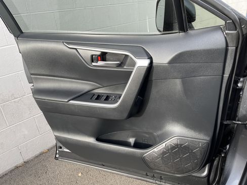 Used 2023 Toyota RAV4 SE image 20