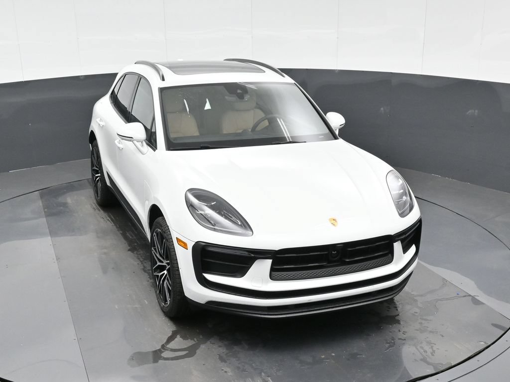 Certified 2026 Porsche Macan AWD/4WD image 32