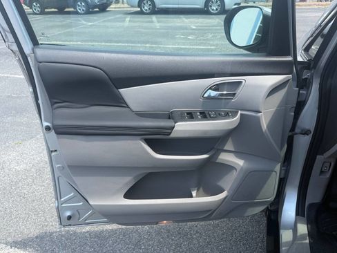 Used 2014 Honda Odyssey EX image 10