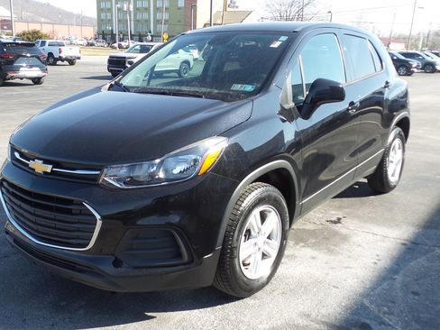 Used 2020 Chevrolet Trax LS w/ Tint and Cruise Package image 3