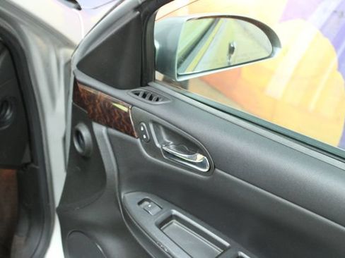 Used 2012 Chevrolet Impala LTZ FWD image 11
