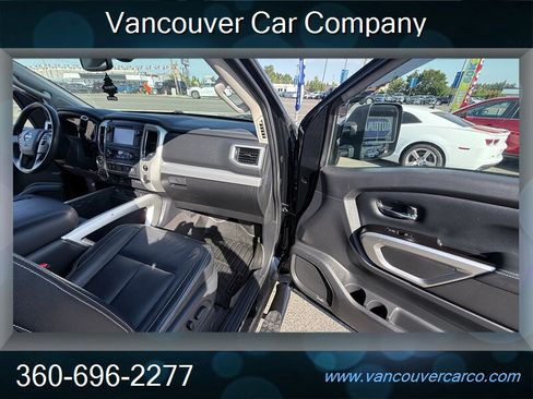 Used 2019 Nissan Titan PRO-4X w/ Pro-4x Convenience Package AWD/4WD image 16
