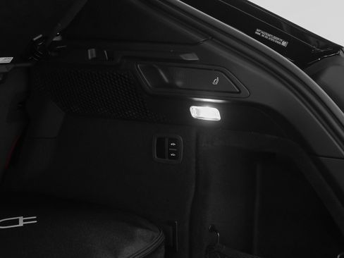 New 2026 Porsche Macan 4 Electric AWD/4WD image 18