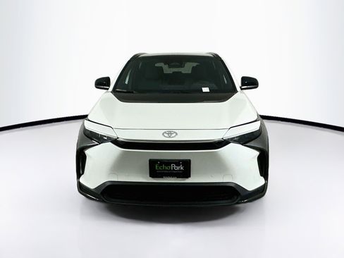 Used 2025 Toyota bZ4X FWD image 2