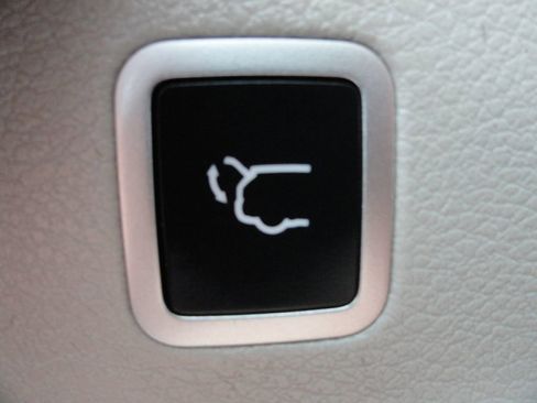 Used 2021 Chrysler Pacifica Touring-L image 38