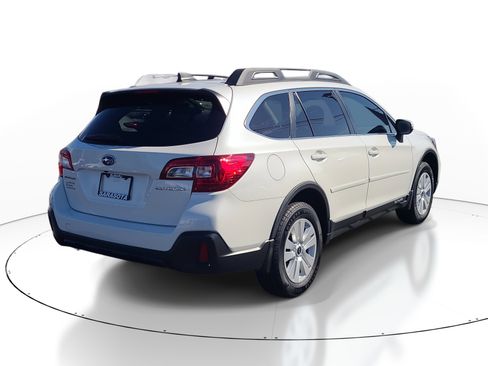 Used 2018 Subaru Outback 2.5i Premium image 6
