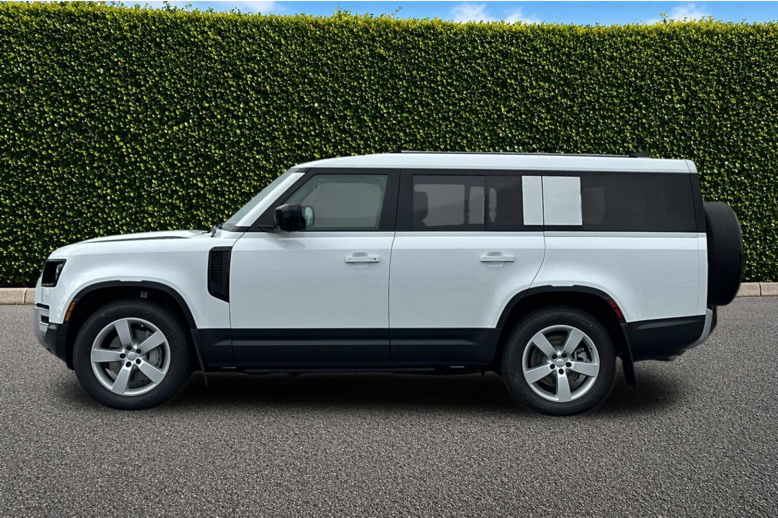 New 2025 Land Rover Defender 130 S AWD/4WD image 3