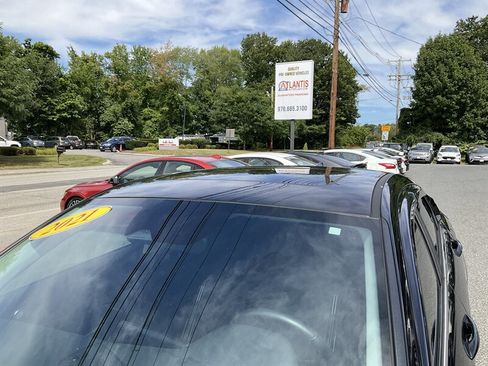Used 2021 Hyundai Elantra SEL w/ Convenience + Premium Package FWD image 9