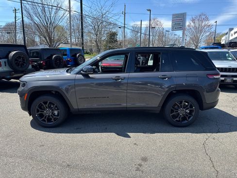 New 2025 Jeep Grand Cherokee Limited w/ Trailer Tow Package AWD/4WD image 3