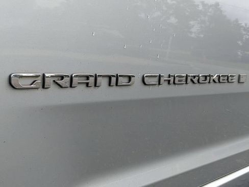 Used 2022 Jeep Grand Cherokee L Overland w/ MOPAR Finishing Package AWD/4WD image 10