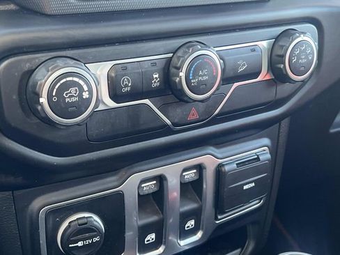 Used 2019 Jeep Wrangler Sport image 21