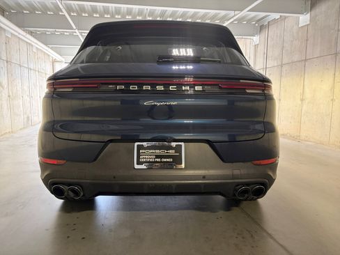 Certified 2025 Porsche Cayenne AWD/4WD image 7