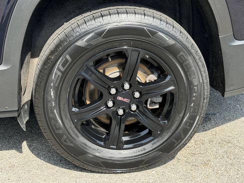 Used 2021 GMC Acadia AT4 w/ Technology Package AWD/4WD image 8