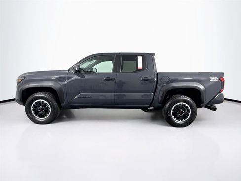 Certified 2025 Toyota Tacoma TRD Off-Road image 13