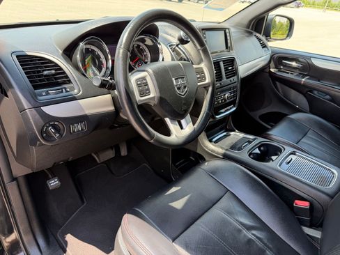 Used 2017 Dodge Grand Caravan GT FWD image 4