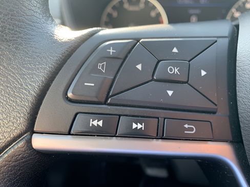 Used 2024 Nissan Altima 2.5 SV image 8