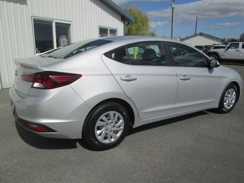 Used 2019 Hyundai Elantra SE w/ Cargo Package FWD image 6