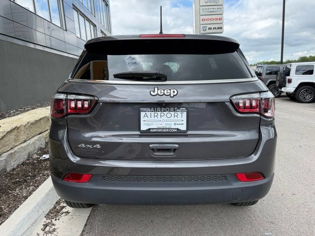 Used 2024 Jeep Compass Sport AWD/4WD image 4