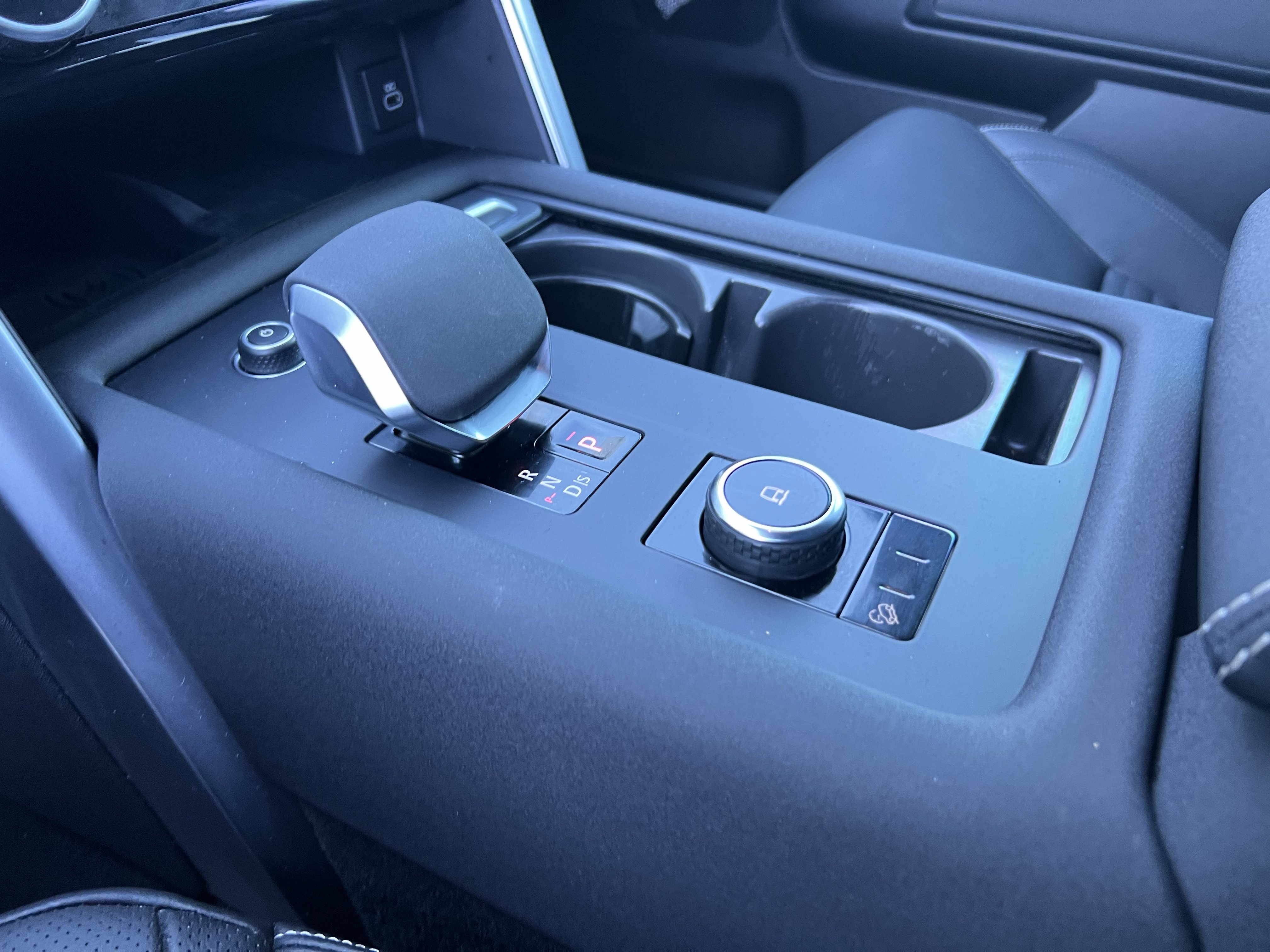 Certified 2025 Land Rover Discovery Dynamic SE AWD/4WD image 28
