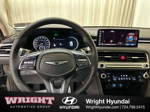 Used 2025 Genesis G70 2.5T AWD/4WD image 19