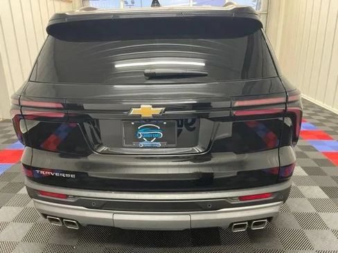 Used 2025 Chevrolet Traverse LT FWD image 5