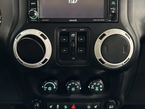 Used 2015 Jeep Wrangler Unlimited Sahara image 27