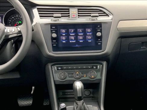 Used 2021 Volkswagen Tiguan SE w/ Panoramic Sunroof Package AWD/4WD image 15