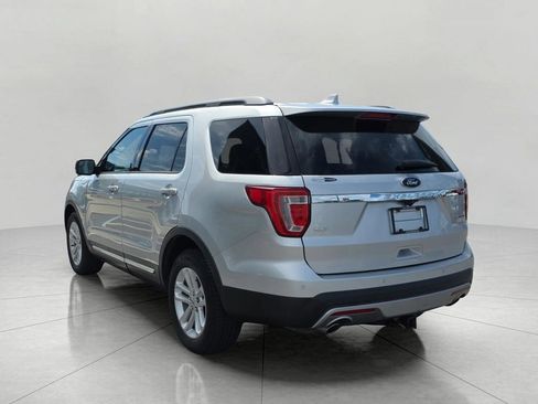 Used 2016 Ford Explorer XLT w/ Equipment Group 201A FWD image 5