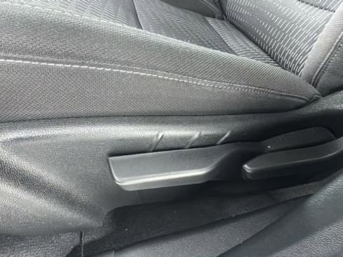 Used 2025 Chevrolet Equinox LT AWD/4WD image 11