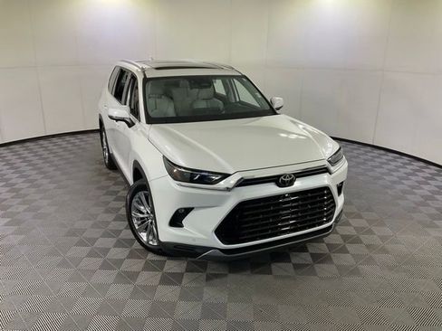 Used 2024 Toyota Grand Highlander AWD image 44