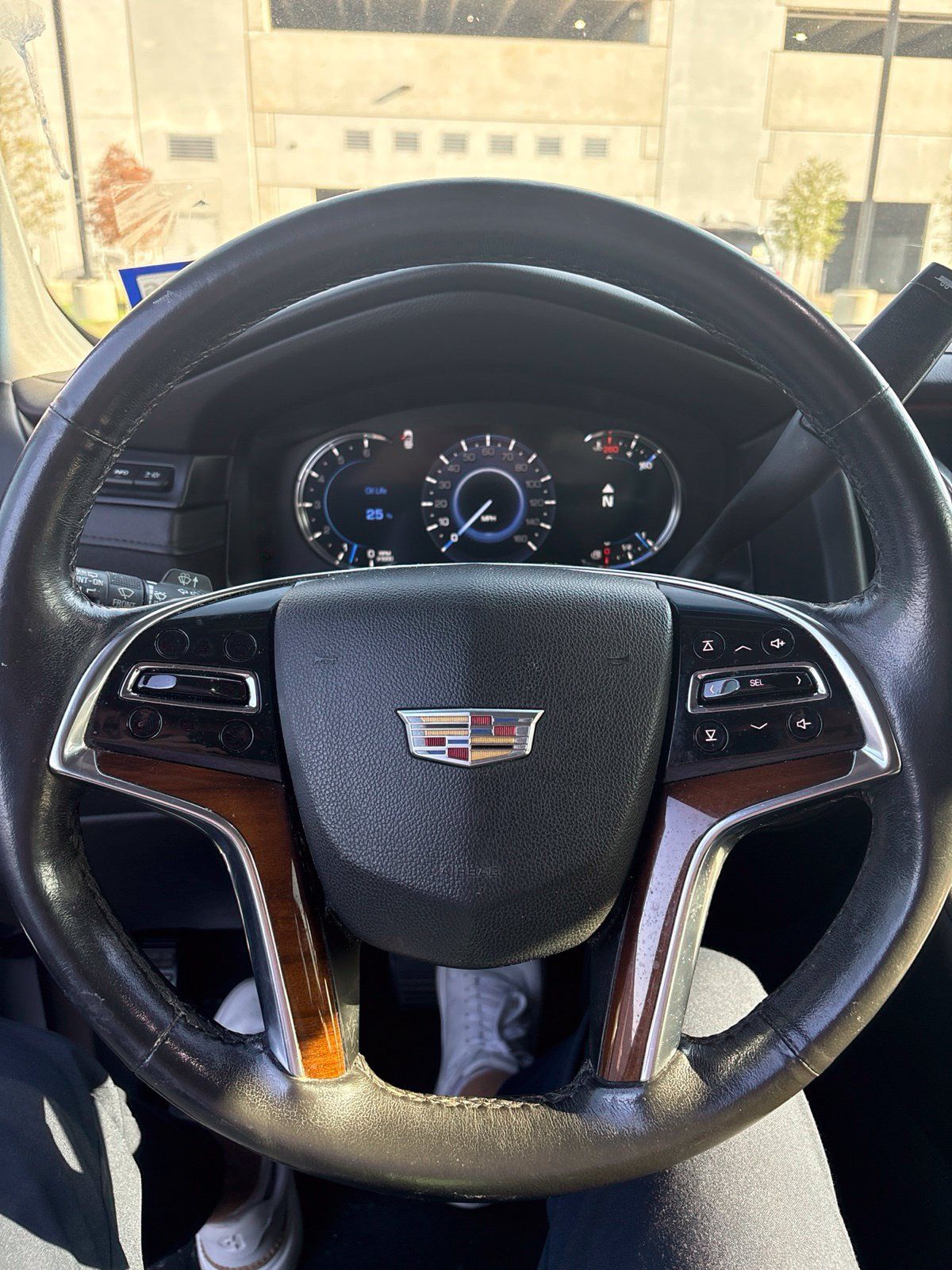 Used 2016 Cadillac Escalade Luxury AWD/4WD image 7