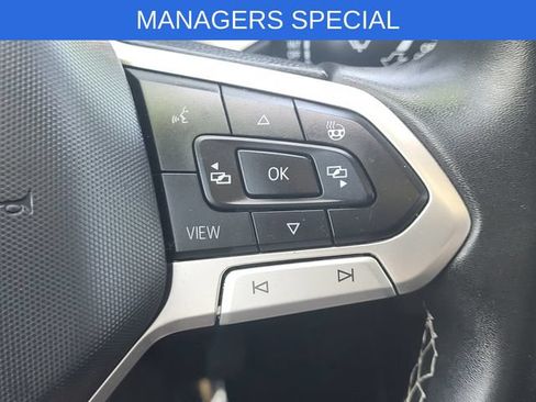 Used 2023 Volkswagen Taos SE w/ Panoramic Sunroof Package FWD image 12