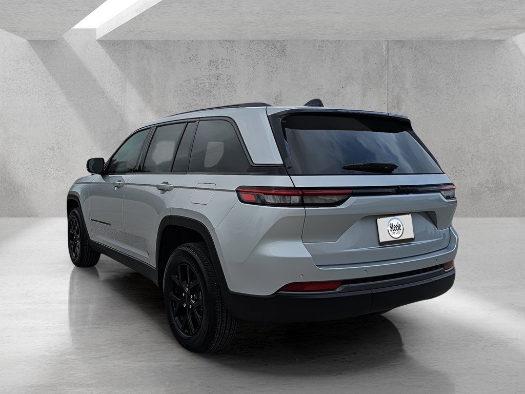 New 2026 Jeep Grand Cherokee Altitude RWD image 3
