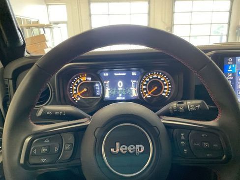 Used 2025 Jeep Wrangler Unlimited Rubicon image 22