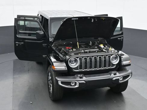Used 2025 Jeep Wrangler Unlimited Sahara AWD/4WD image 36