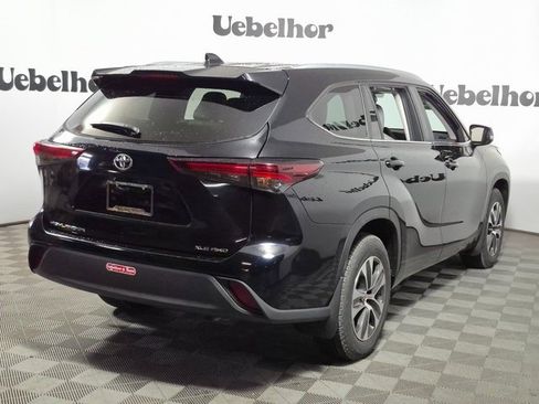 Certified 2024 Toyota Highlander XLE image 7