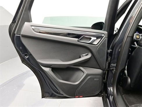 Used 2025 Porsche Macan image 16