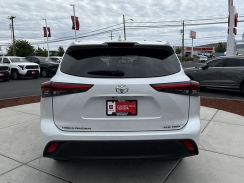 Used 2023 Toyota Highlander XLE AWD/4WD image 4