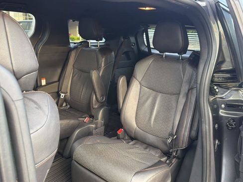 Certified 2025 Toyota Sienna Platinum FWD image 29
