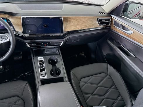 Used 2024 Volkswagen Atlas SE image 25