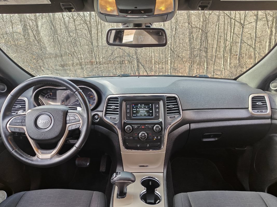 Used 2015 Jeep Grand Cherokee Laredo AWD/4WD image 18