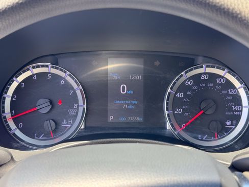 Used 2020 Toyota Highlander L FWD image 24
