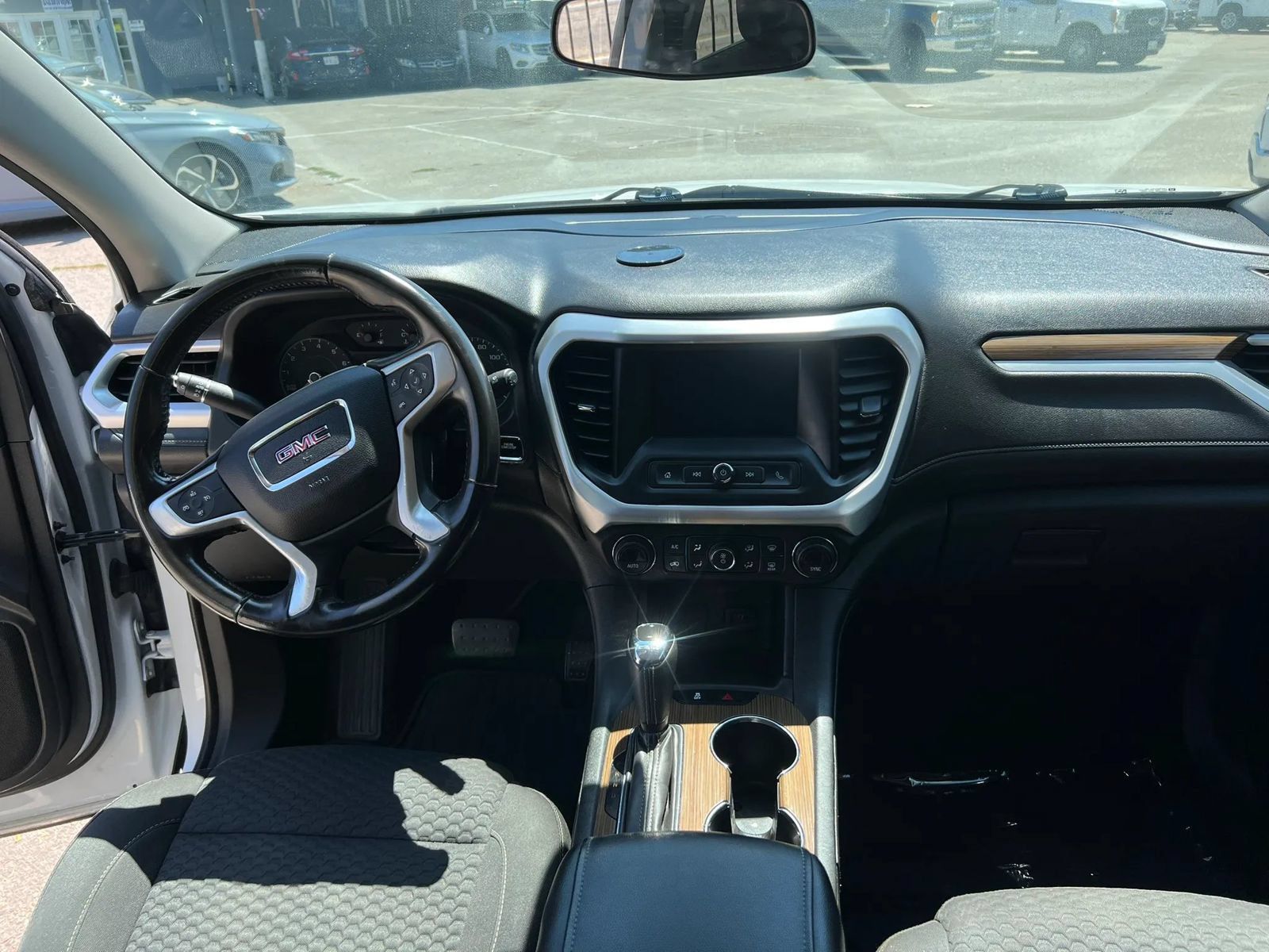 Used 2019 GMC Acadia SLE FWD image 12