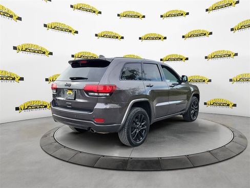 Used 2021 Jeep Grand Cherokee Laredo X image 4