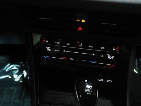 Used 2025 Volkswagen Jetta SE FWD image 15