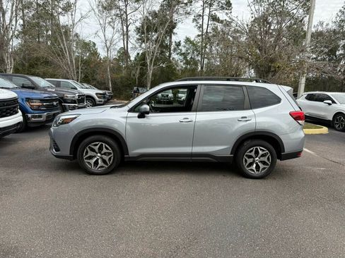 Used 2022 Subaru Forester Premium image 2