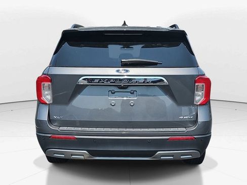 Used 2023 Ford Explorer XLT w/ Equipment Group 202A AWD/4WD image 4